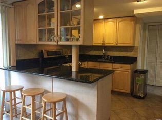16 Deer Ln, East Setauket, NY 11733