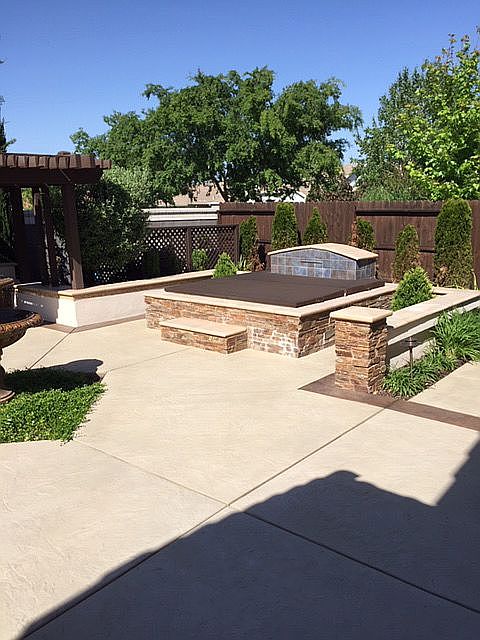 2nd image of 2207 Langtree Dr