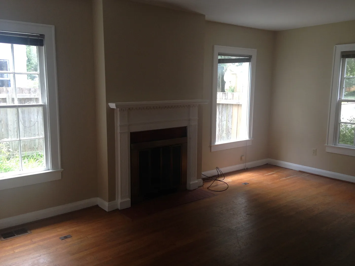 Ut Pre-Lease: North Campus 5 Bed/ 2 Bath, Wood Floors, W/D, Walk To Ut — Photo 4