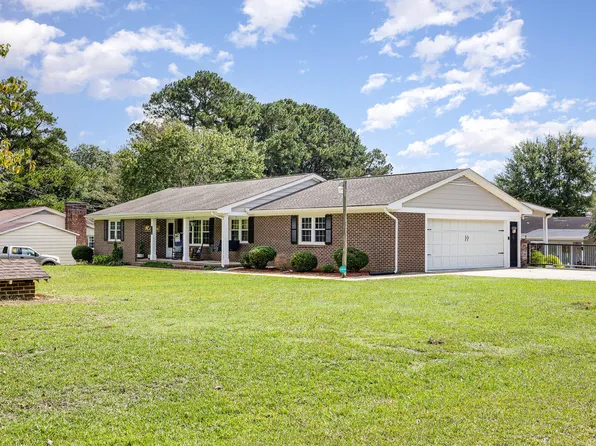 203 Cloverdale Dr, Clayton, NC 27520