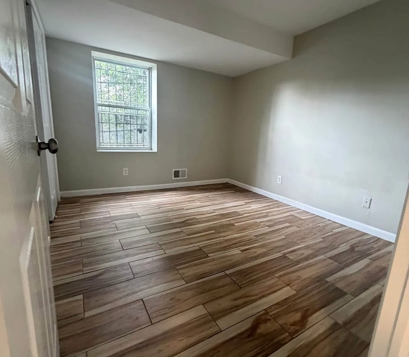 2 bed, $2,050 — Photo 2
