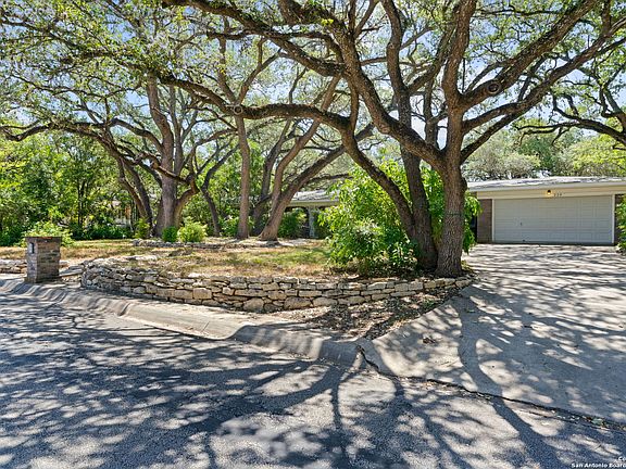 2nd image of 220 CAROLWOOD DR