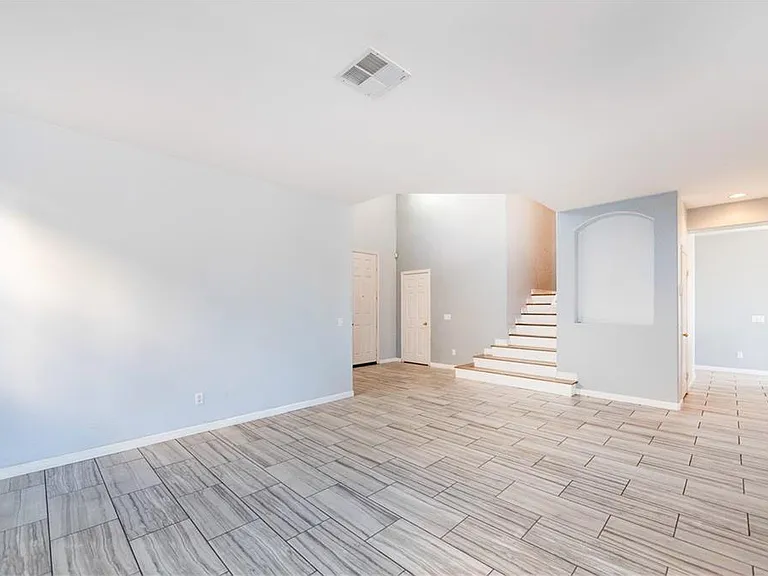 15561 Hammett Ct — Photo 11