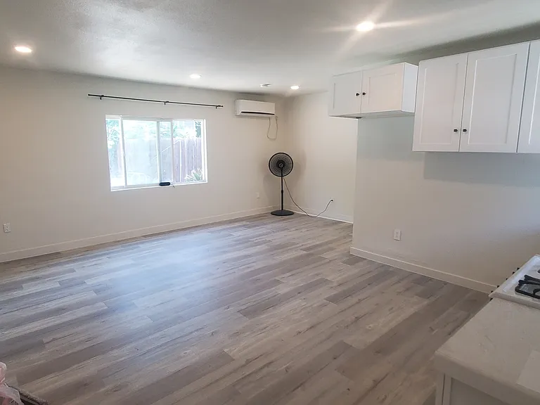 566 E Fernleaf Ave #B — Photo 13