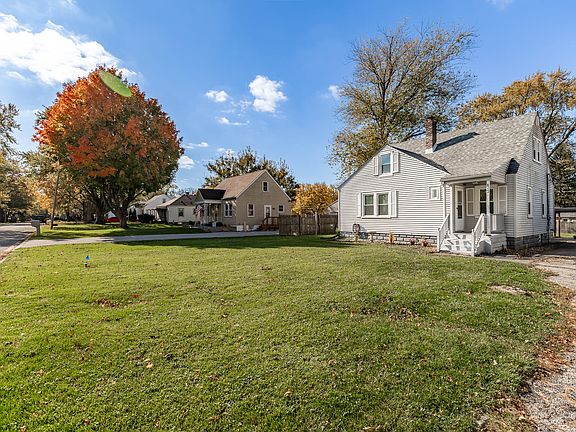 3rd image of 8222 Ellsworth Ct
