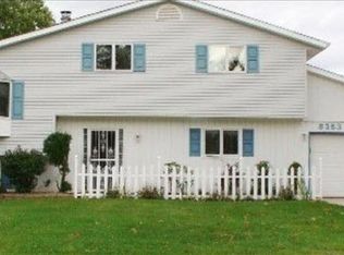 8353 Barton Dr, Strongsville, OH 44136
