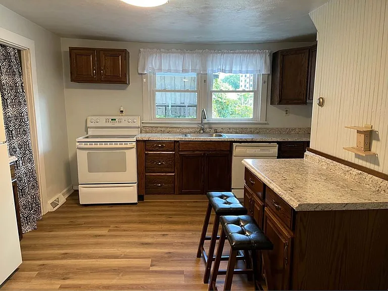 829 Main St — Photo 10