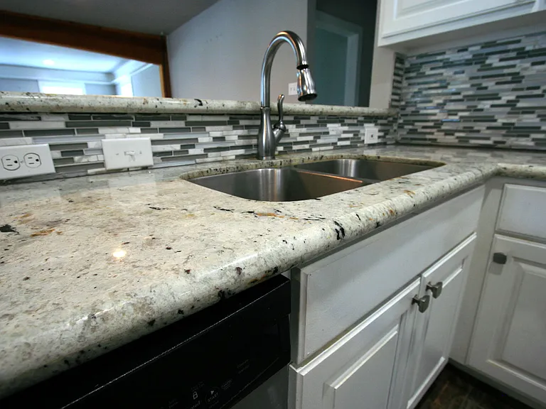 305 Gilchrist Ave — Photo 12