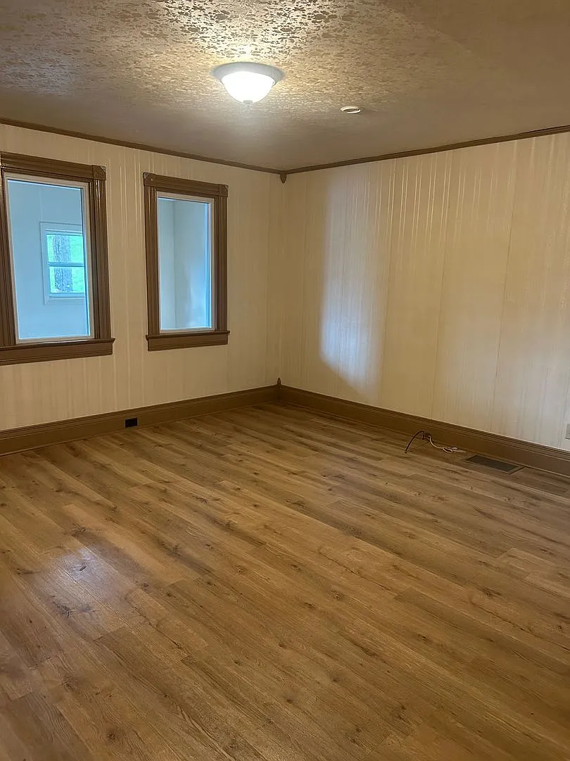 1 Bedroom 1 Bathroom House For Rent *With Bonus Room* — Photo 4