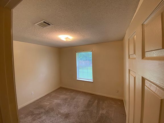 4th image of 10040 Centre St