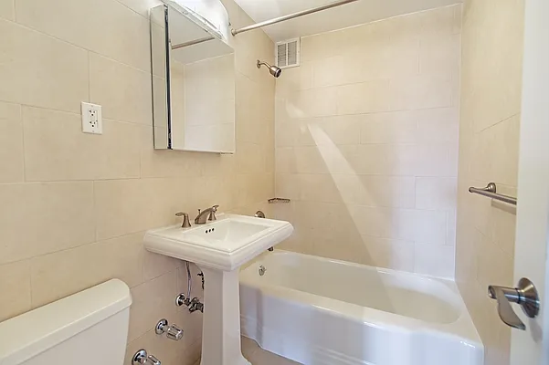 Rented by Stonehenge NYC LLC | media 7