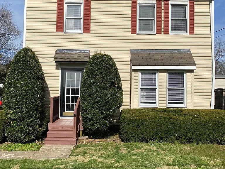 1703 Military Ave — Photo 1