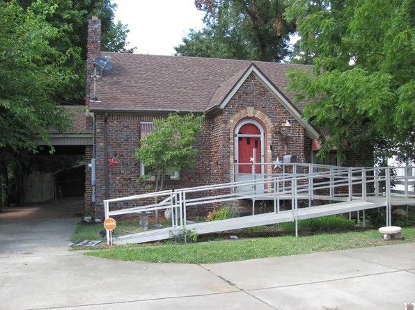 229 W Farthing St, Mayfield, KY 42066