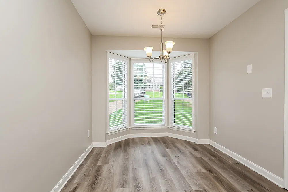 3 bed, 2.0 bath, 1305 sqft, $2,280 — Photo 4