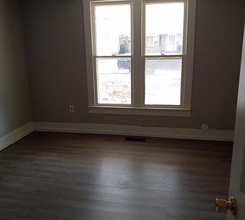 5th image of 706 W Oak Ave