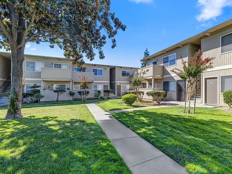 Stardust Villa Apartments — Photo 9