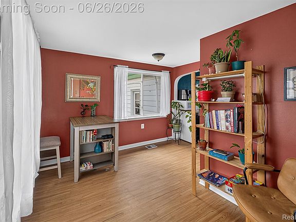 5th image of 22865 Heussner Ave