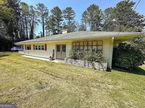 3rd image of 450 Gordon Cir