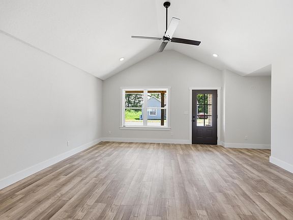 4th image of 314 W Daugherty Street