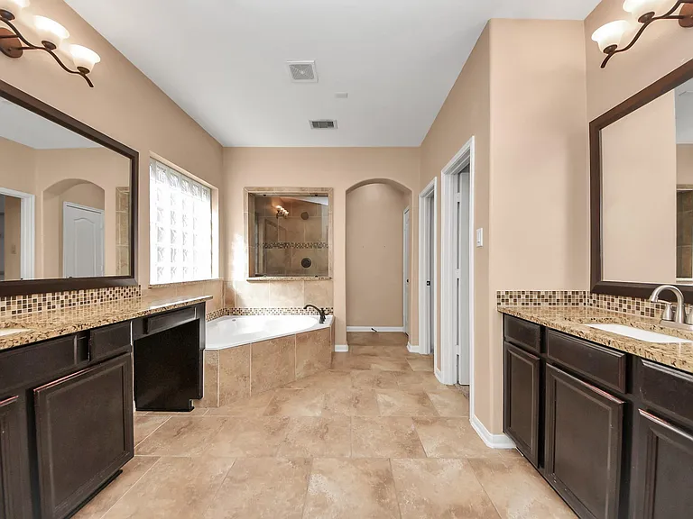 9427 Sapphire Bay Ln — Photo 27