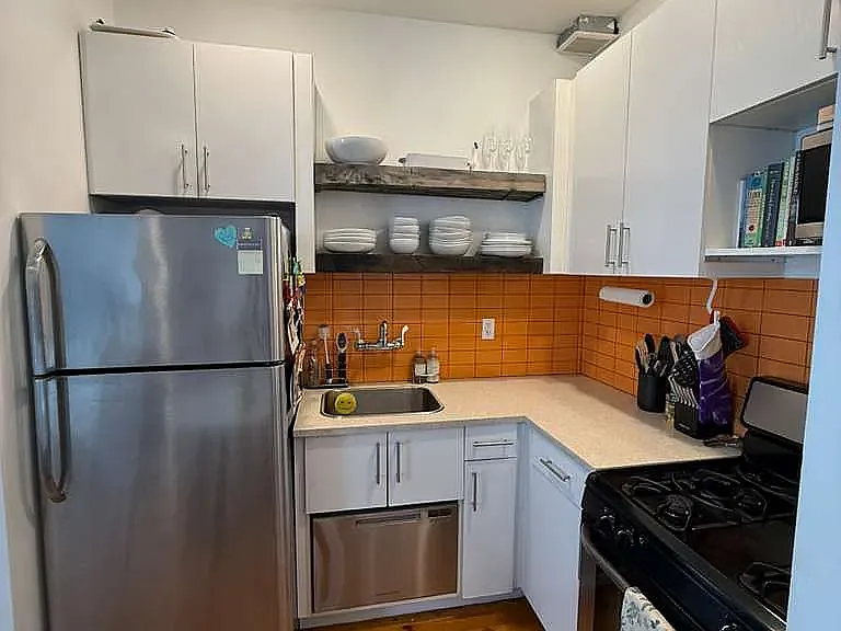 294 Graham Ave #4B — Photo 2