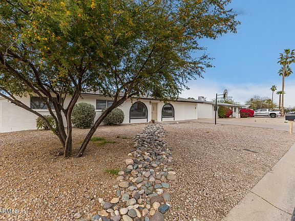 4th image of 328 E Monte Way