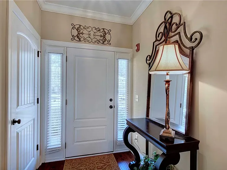 404 Reserve Ln — Photo 2