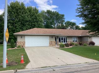 1842 Greenwood Dr, Albert Lea, MN 56007