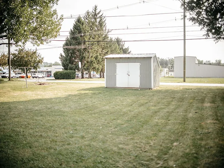 1080 Kelly Dr — Photo 2