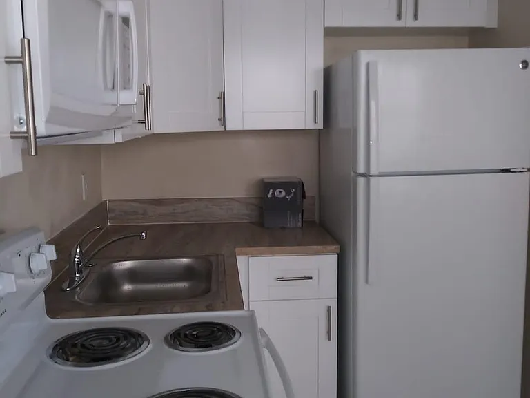 2030 SW 4th St #6 — Photo 3