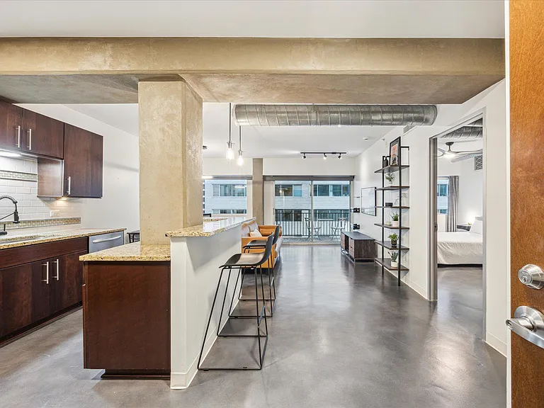 800 Brazos St #1002 — Photo 3