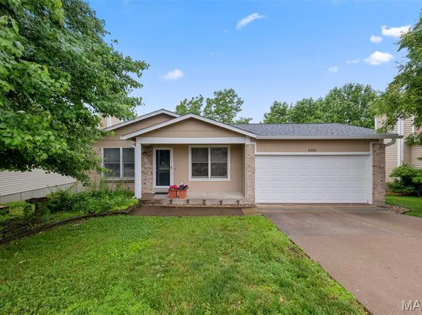 2805 Rose Acres Ln, Maryland Heights, MO 63043