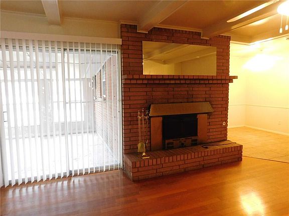 3rd image of 2839 Sandage Ave