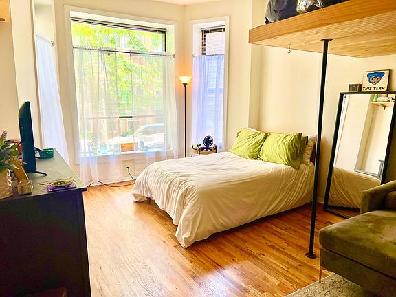 2nd image of 448 W Saint James Pl #1A