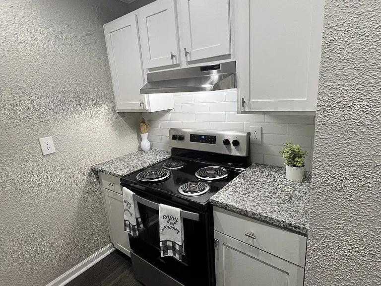 55 Pharr — Photo 3