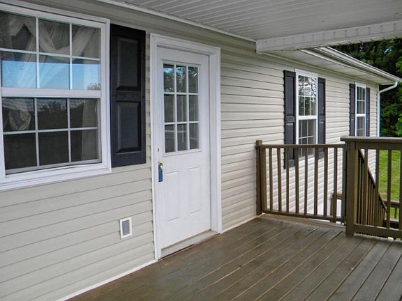 3rd image of 1420 Lantana Ln