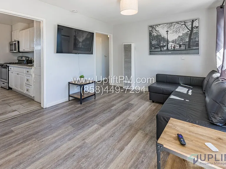 4831 Castle Ave — Photo 7