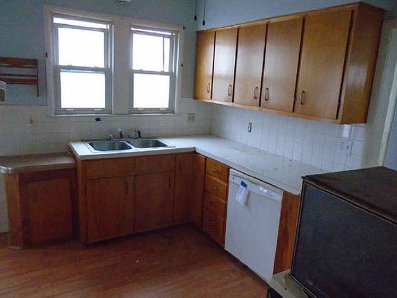 5th image of 510 N Main St