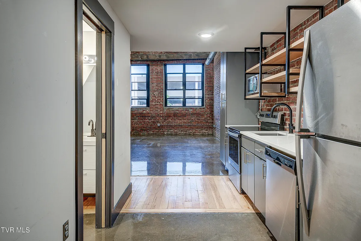 Building Photo - 121 Commerce St #208