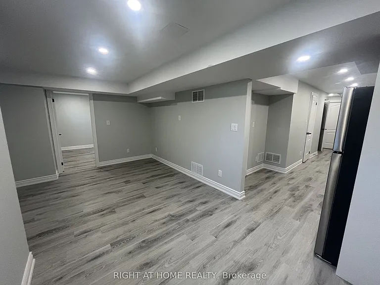 22 Amboise Cres #BASEMENT — Photo 13