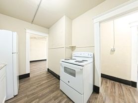 Charming 2 Bedroom 1 Bath Apartment