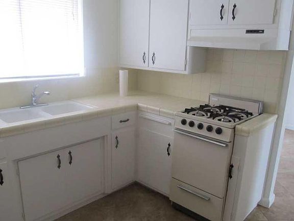 4th image of 1008 E Washington Ave