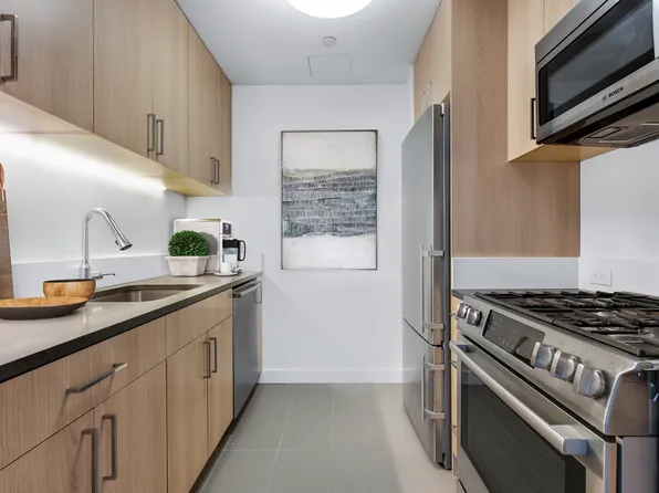 200 East 39th Street image 3 of 16