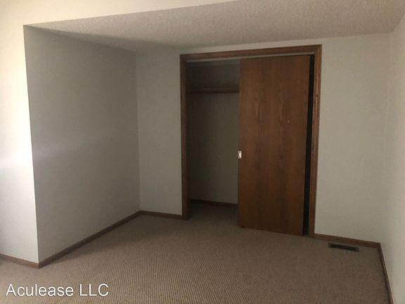 4th image of 221 Blaine St