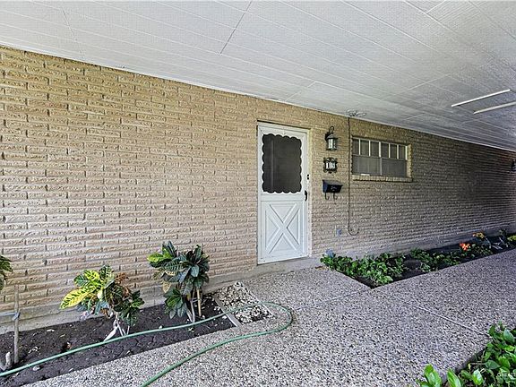 5th image of 700 Fern Ave #19