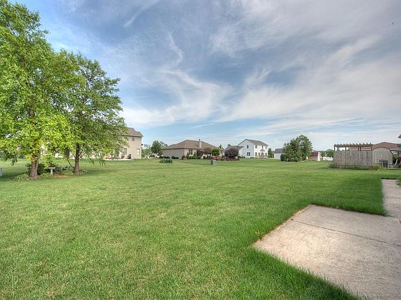 5th image of 10641 Maloian Dr