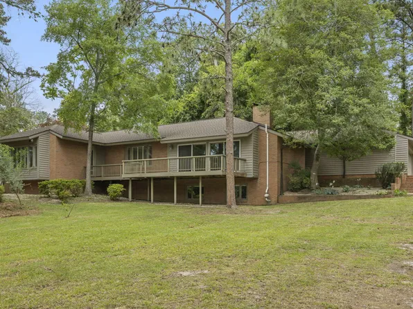 501 Valley Rd, Fayetteville, NC 28305