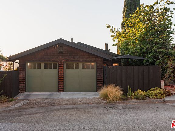 2nd image of 4009 Berenice Pl