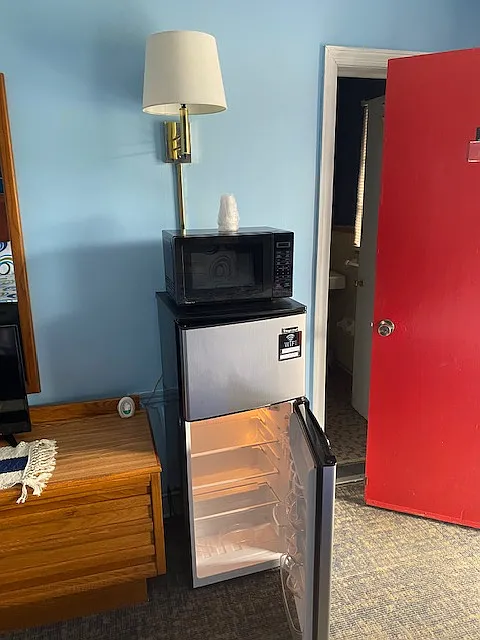 Studio, 350 sqft, $1,010 — Photo 3