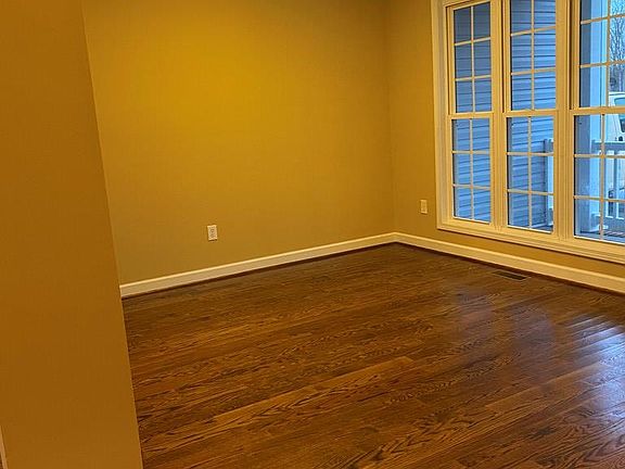5th image of 109 Waddell Ct